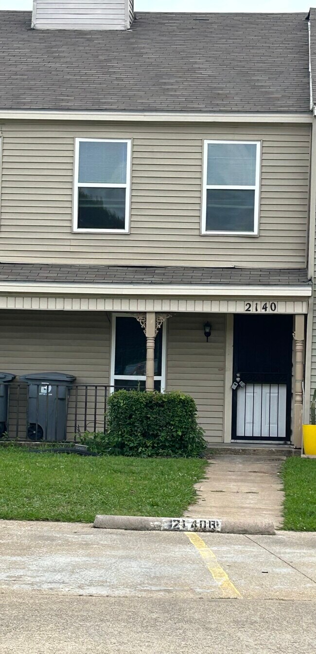 Building Photo - 2140 Aspen Dr