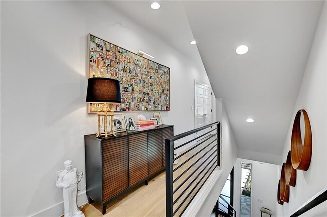 Building Photo - 2909 Kuhlman Ave