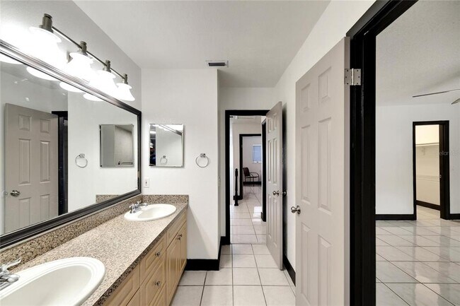 Building Photo - 6301 Newtown Cir