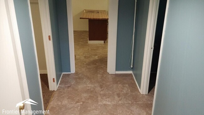 Building Photo - 626 Bertrand St