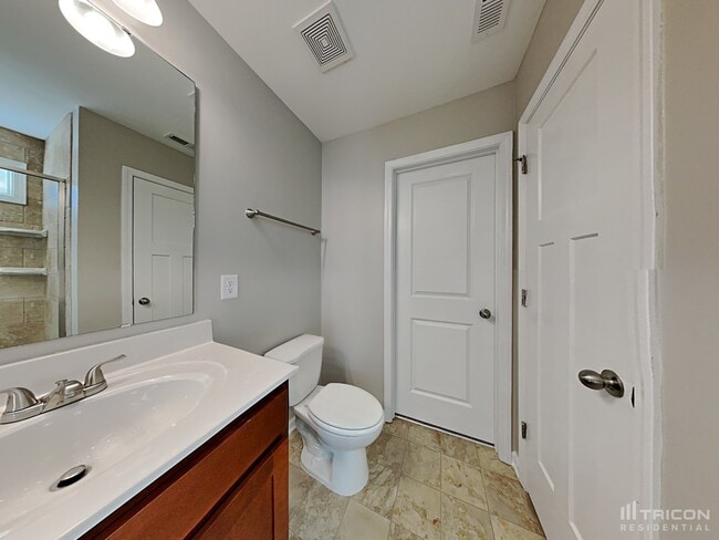 Building Photo - 877 Juno Dr