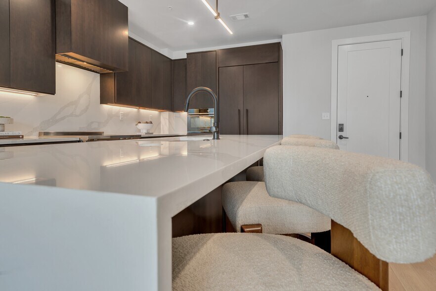 Building Photo - 321 31st Ave N