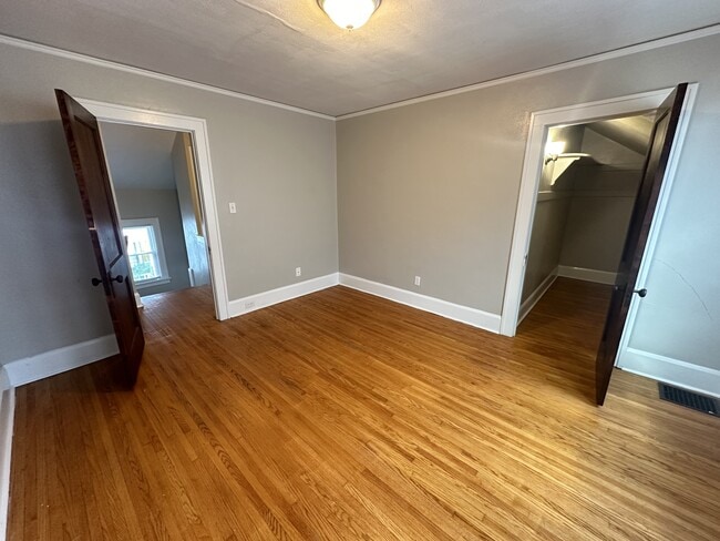 Building Photo - 2108 Oxford St