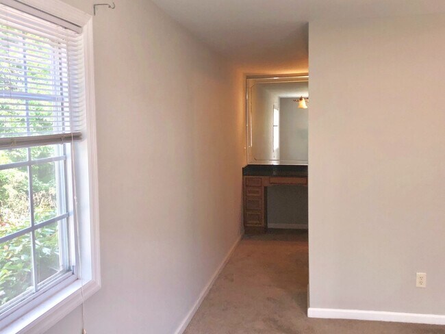 Building Photo - Very Spacious 2bd/2ba Condo in Brookhaven ...