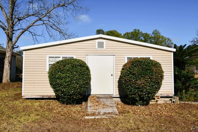 Building Photo - 467 SR 96