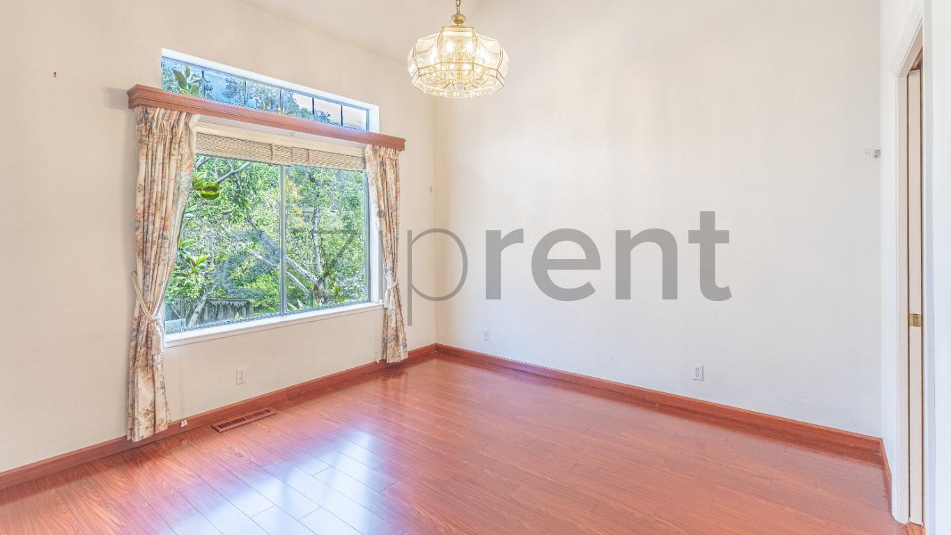 Building Photo - Unit