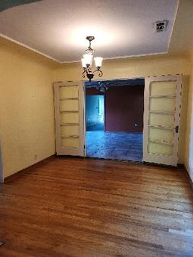 Building Photo - Spacious 3 Bedroom, 2 Bath Home on Private...