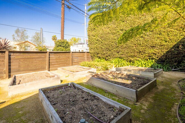 Building Photo - 10744 Charnock Rd