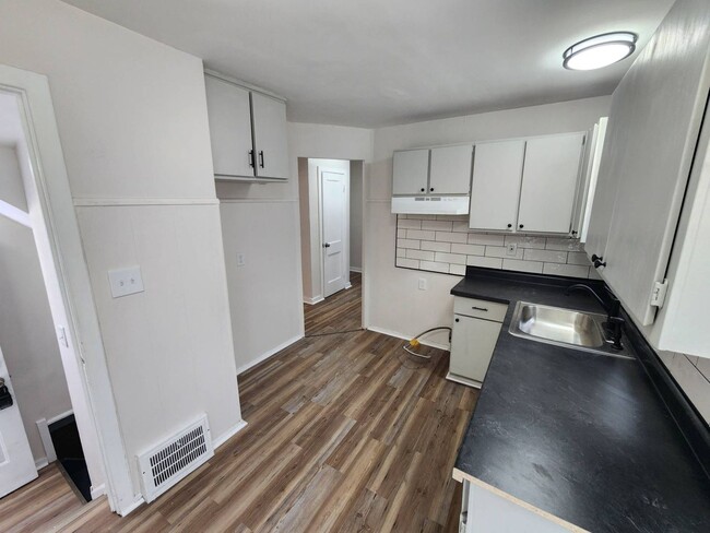 Building Photo - 2-Bedroom + Bonus Room Bungalow with Basement – Flexible Living Space