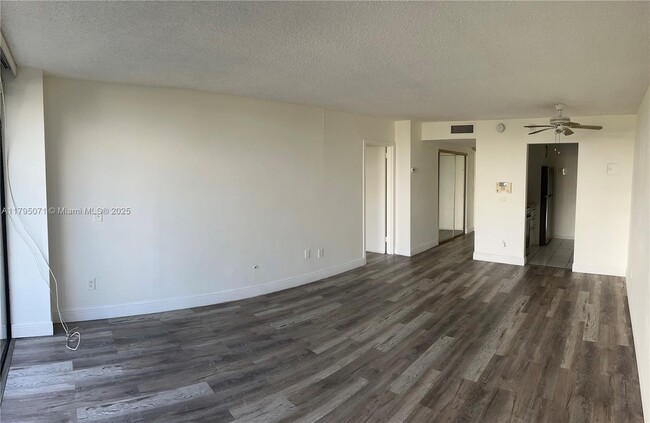 Building Photo - 2350 NE 135th St