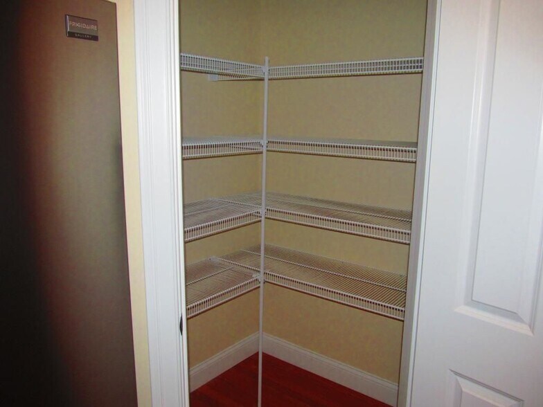 Building Photo - 214 Dallaire