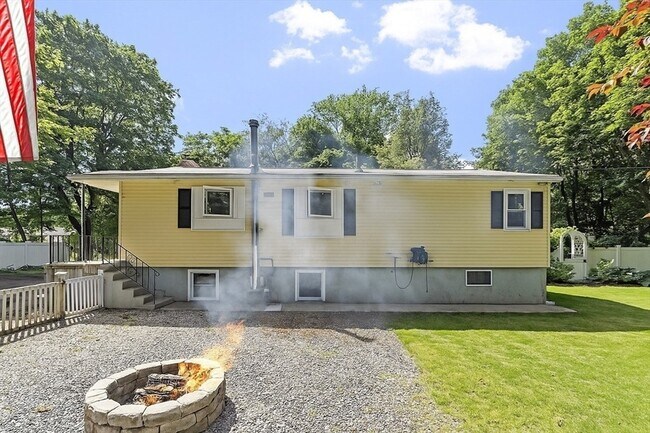 Building Photo - 6 Mackin St