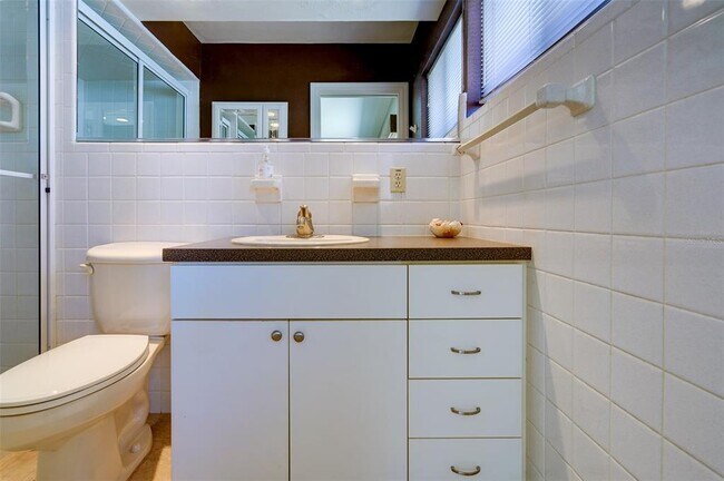 Building Photo - 215 Garden Cir