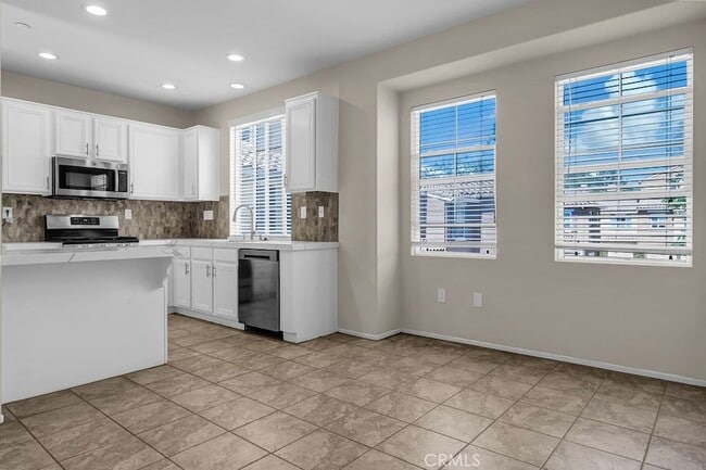 Building Photo - 210 Timberwood