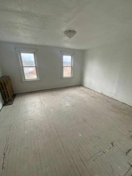 Building Photo - 165 Frothingham Ave