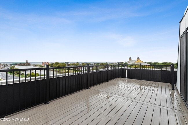 Building Photo - 521 Lake Ave