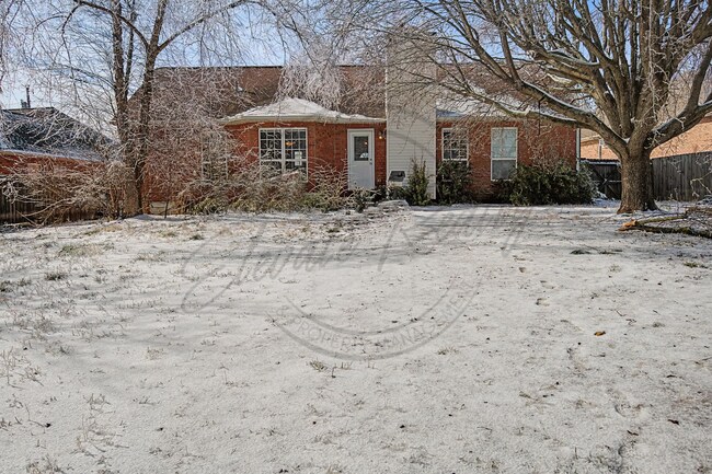 Building Photo - 105 Edgeview Dr
