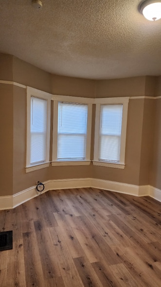 Building Photo - 2120 Fern Ct