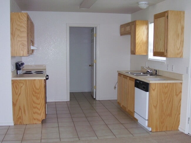 Building Photo - Country living! And Front Porch Sitting!! Granbury TX Full Brick 3 bed 2 bath 2 car garage