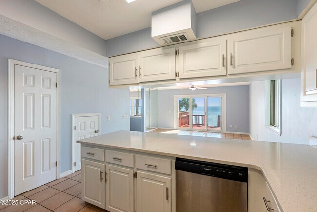 Building Photo - 6453 Oak Shr Dr