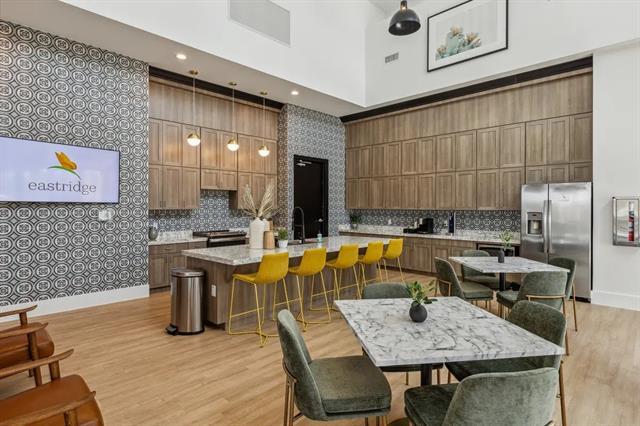 Building Photo - 717 Leavenworth Dr