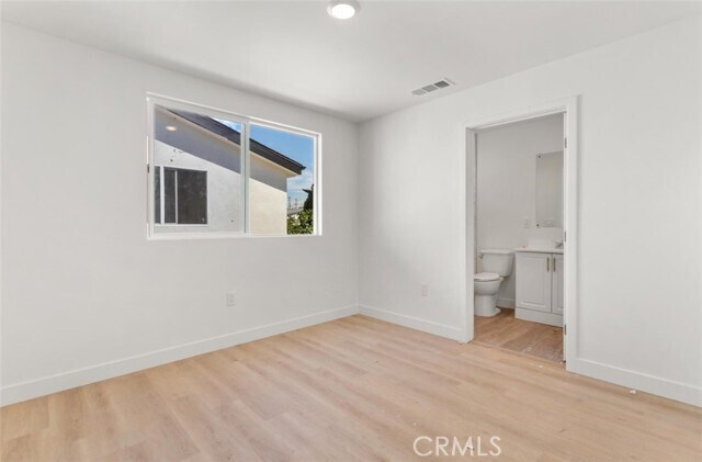 Building Photo - 705 W 80th St