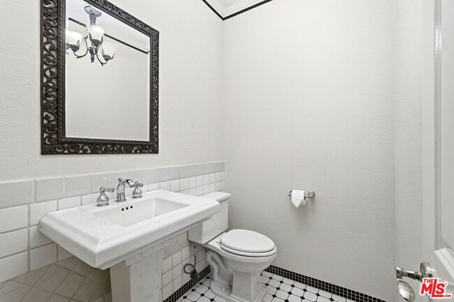 Building Photo - 2406 Aviation Blvd