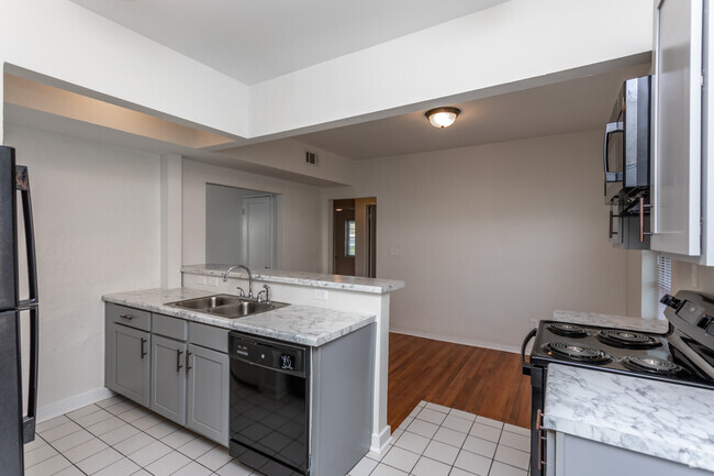 2BR, 1BA - Capitol View Apartments