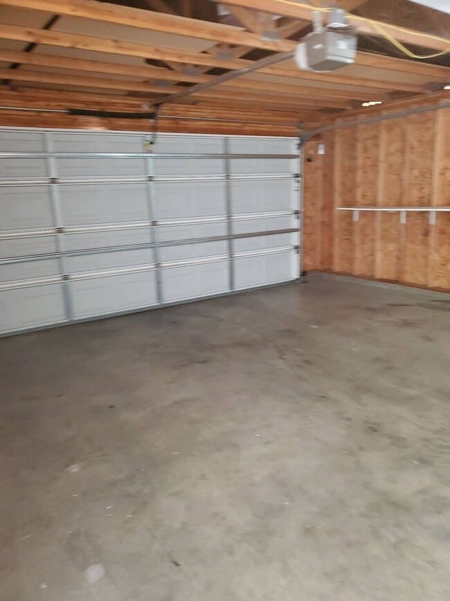Building Photo - April Rent FREE - Double Car Garage & Fenced Yard