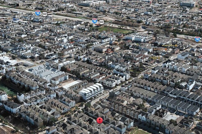 Building Photo - 2743 Sherwin St