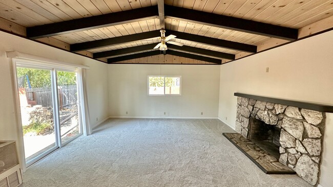 Building Photo - Large & Sunny House & Backyard in a Tranquill Neighborhood of El Cerrito