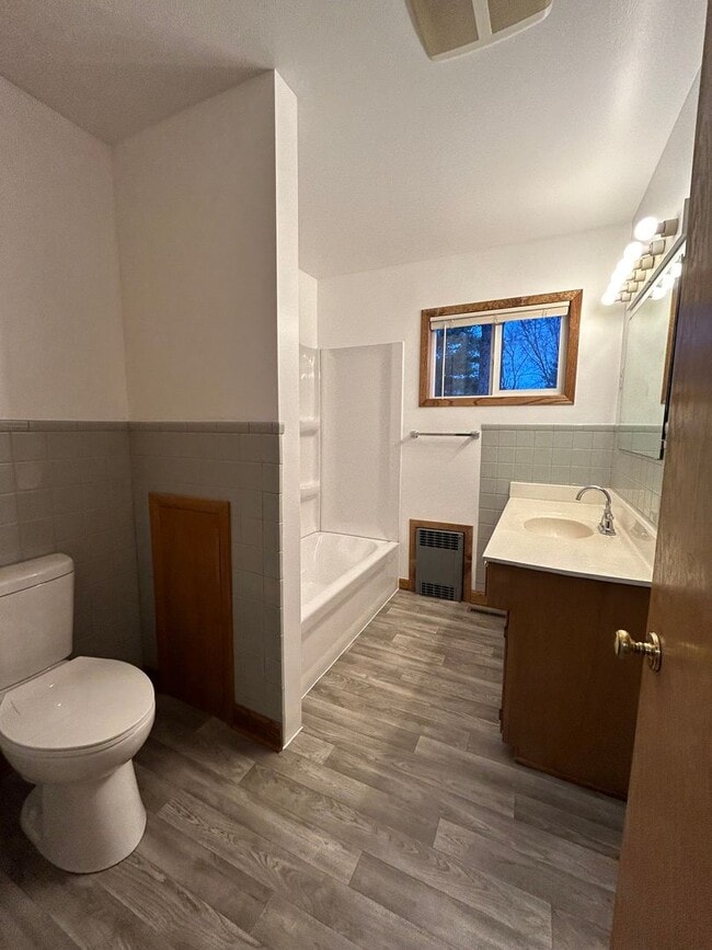 Building Photo - Charming 4-Bedroom Rambler for Rent – $2,000/month