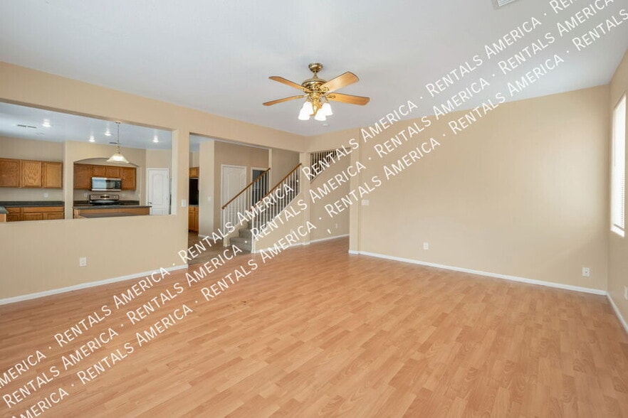 Building Photo - 629 E Saddle Way
