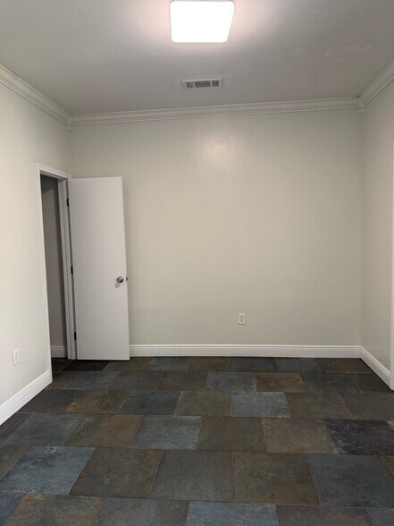 Building Photo - 675 Gloria Dr