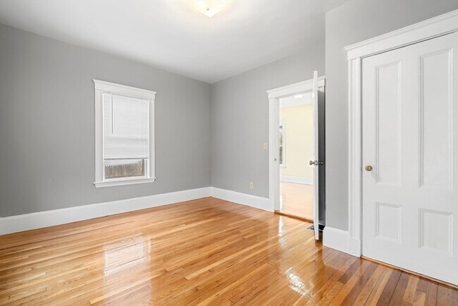 Building Photo - 252 Safford St