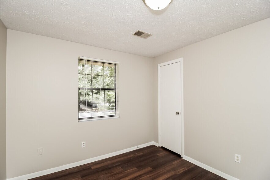 Building Photo - 2607 Foxwood Pl