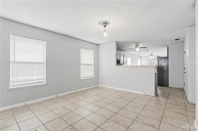 Building Photo - 20 Llano Grande Ln
