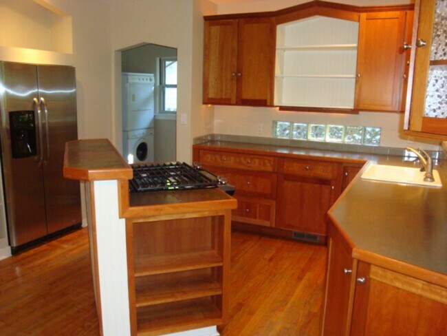 Building Photo - Charming Westside Cottage in a Premier Location