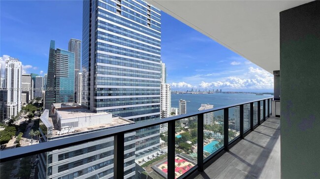 Building Photo - 1451 Brickell Ave