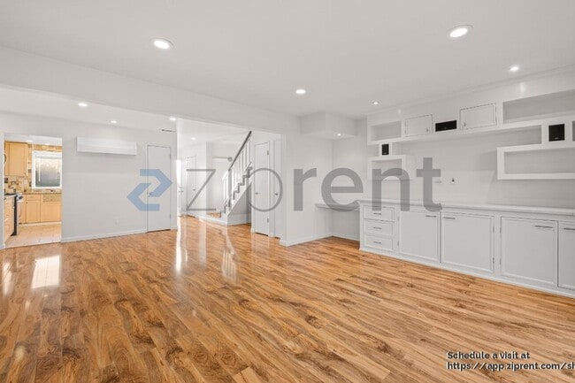 Building Photo - 5 Oak Crest Ct