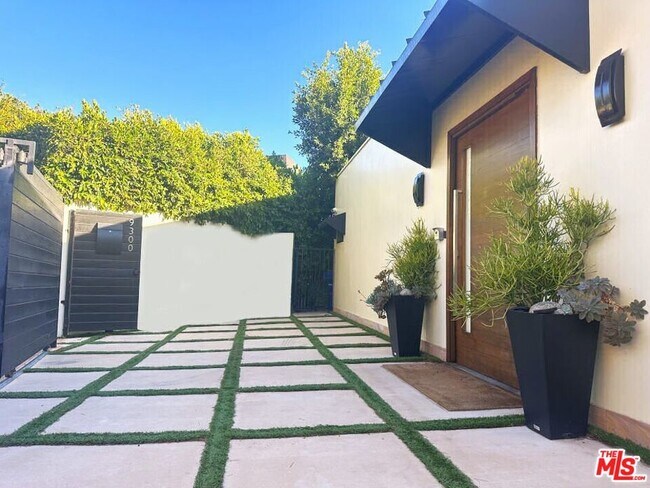 Building Photo - 9300 Warbler Way