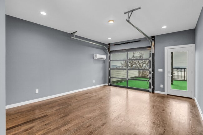 Building Photo - 418 37th Ave N