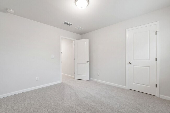 Building Photo - Modern 3-Bedroom Townhome in Solana, Durham!