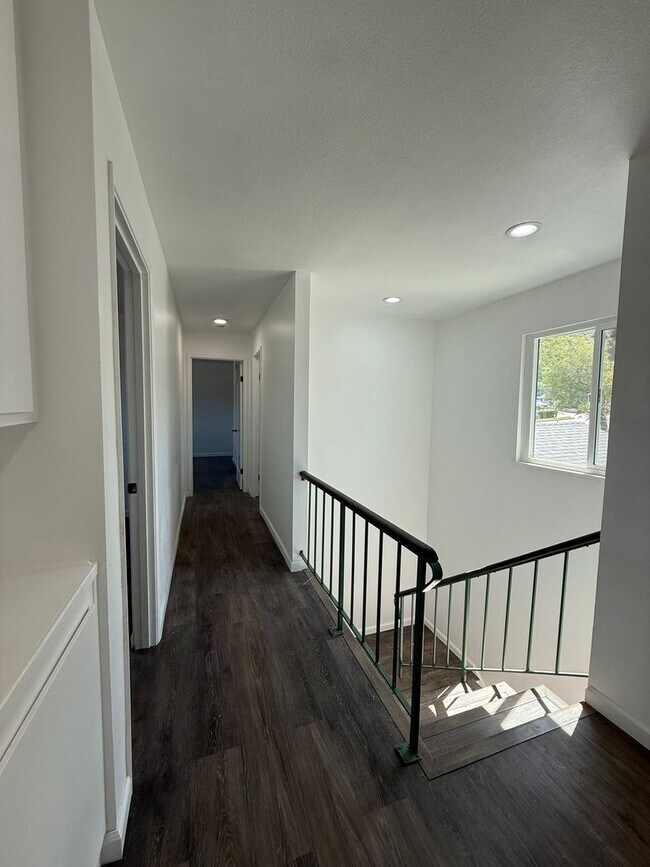 Building Photo - 4 bed, 3 bath pool home with RV access in West Simi Valley