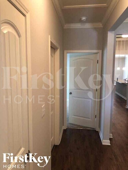 Building Photo - 5037 Bella Ct