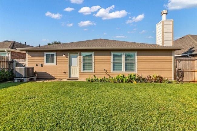 Building Photo - 1608 Pointe Leone