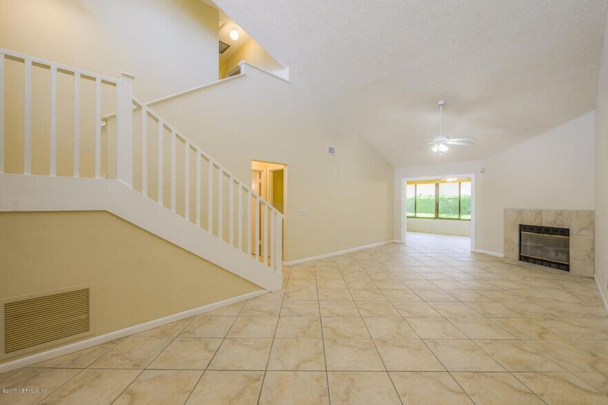 Living room - 172 La Pasada Cir S