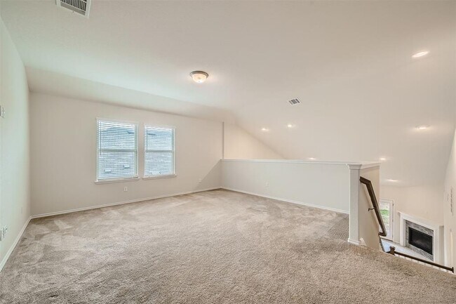 Building Photo - 303 Duroc Dr