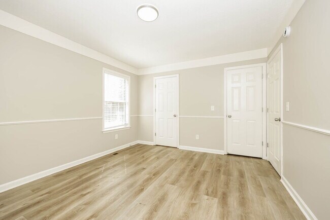 Building Photo - 311 Shadylake Dr