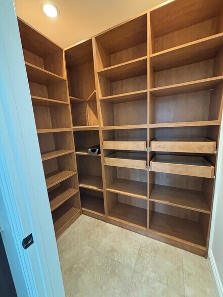 Pantry - 5960 Balcom Ave